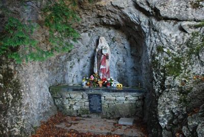 Zamek Pieniński - grota św.Kingi